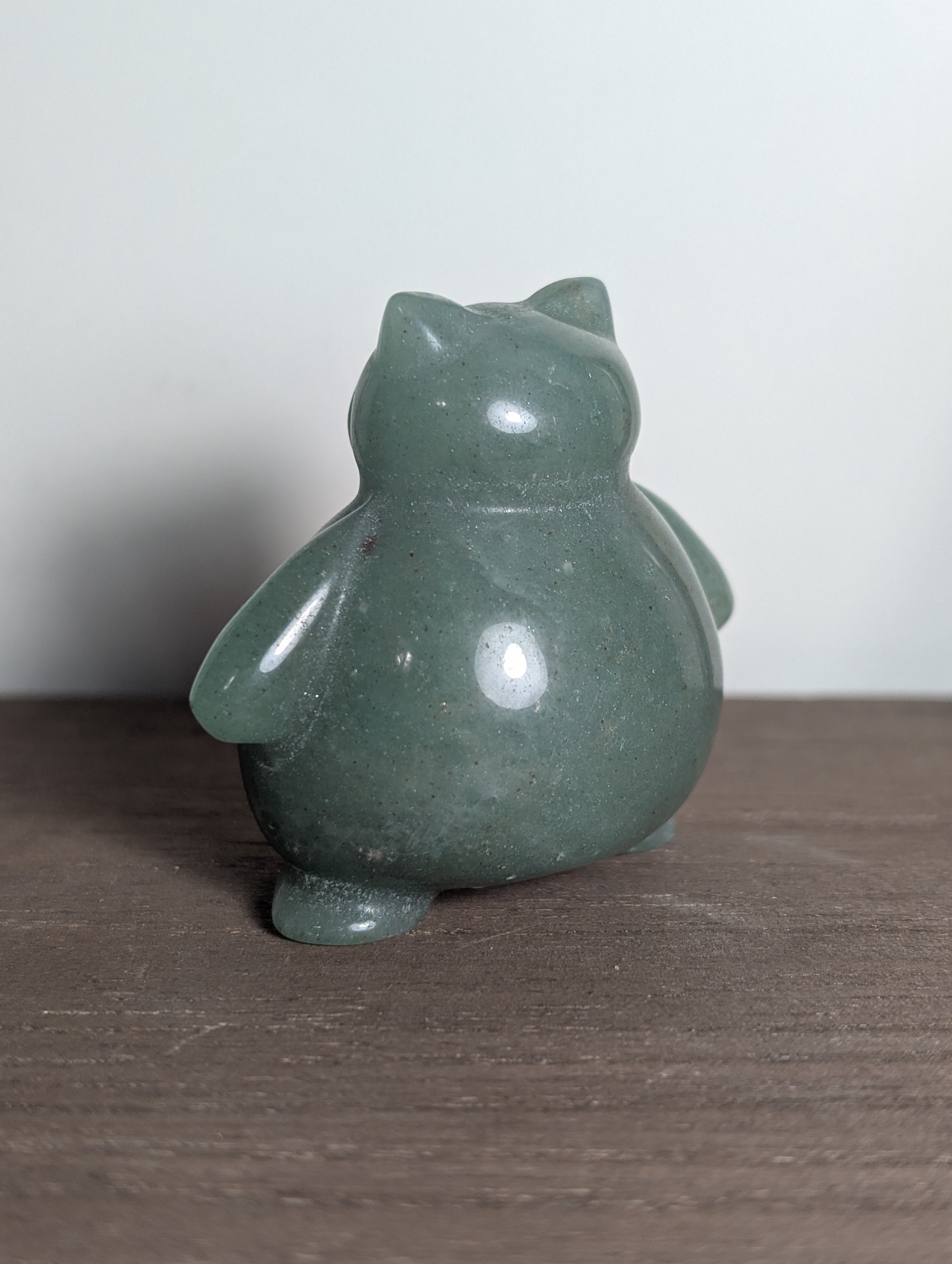 Syn's Crystal Co Snorlax carving, detailed crystal sculpture of the popular Pokémon character, showcasing craftsmanship and artistry.